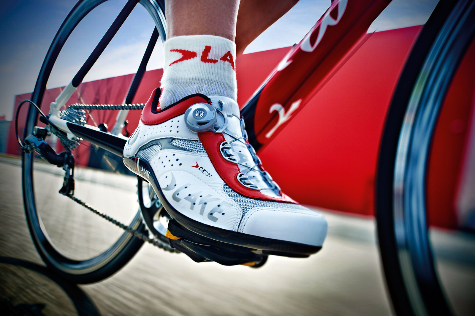 Juncker Bike Parts is per 1 september 2012 exclusief distributeur van Lake Cycling schoenen.