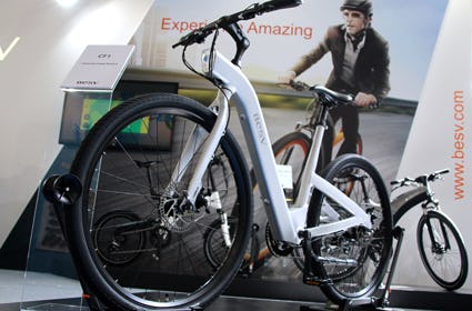 Darfon presenteert BESV e-bikes op de Eurobike Show 2015. – Foto Arnauld Hackmann