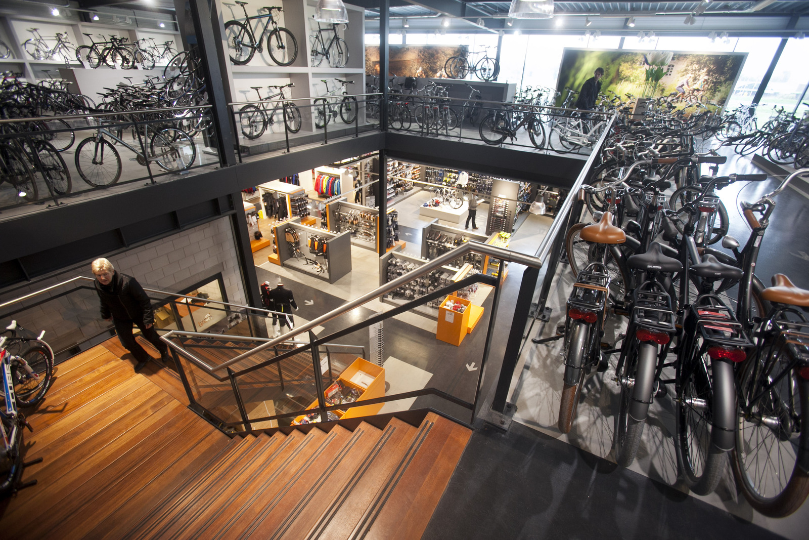 Grote winkels, zoals op de foto 12GO in Moordrecht, vertonen groei in een dalende markt.