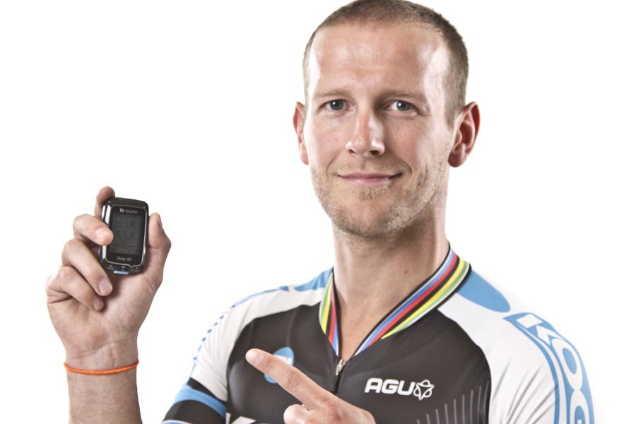 Teun Mulder met zijn trainingsmaatje op weg naar London.