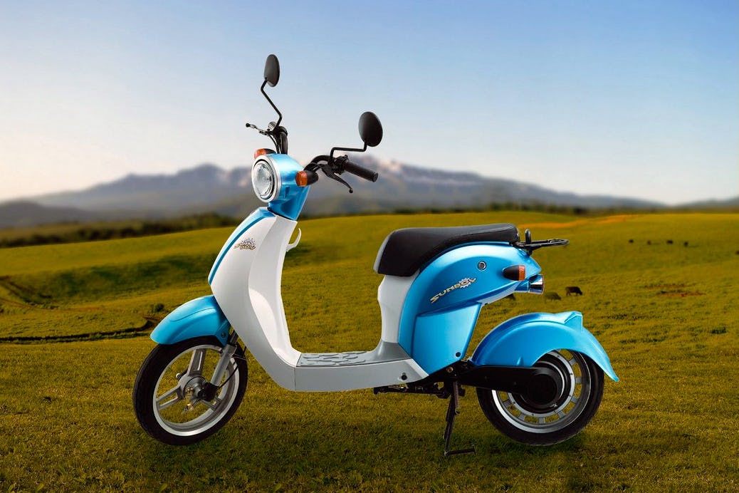 KYMCO start in het voorjaar van 2013 met het leveren van Klever elektrische fietsen. Het merk is al actief op de markt voor elektrisch vervoer, met de Sunboy e-scooter.