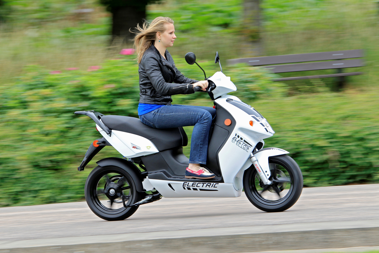 Vooral onder de snorfietsen nemen de e-scooters dit jaar een heel aardig percentage van alle verkopen voor hun rekening.