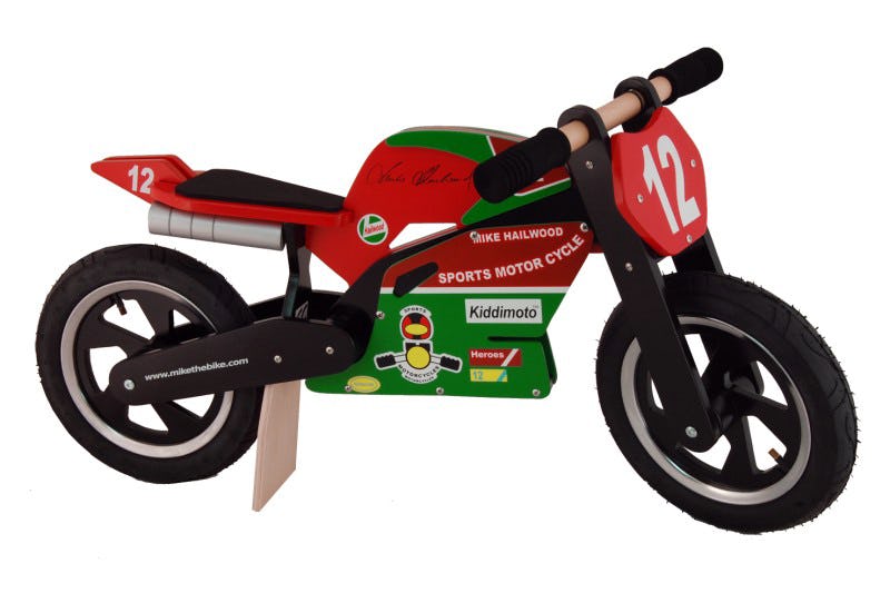 De loopfietsen zijn gebaseerd op onder meer racemotoren, zoals deze 'Mike Hailwood' loopfiets.