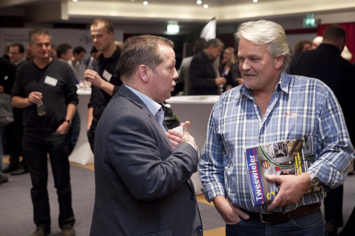Door de doorlopende activiteiten op het middenplein en natuurlijk tijdens de afsluitende borrel op Tweewieler Live, heeft u tijdens Tweewieler Live alle gelegenheid om bij te praten en kennis te delen en uit te wisselen met uw collega’s. 