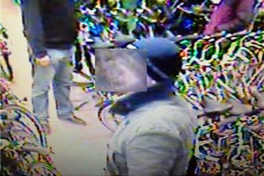 De dief had geen identiteitsbewijs, maar liet autosleutels achter. De auto bleek er niet te zijn.