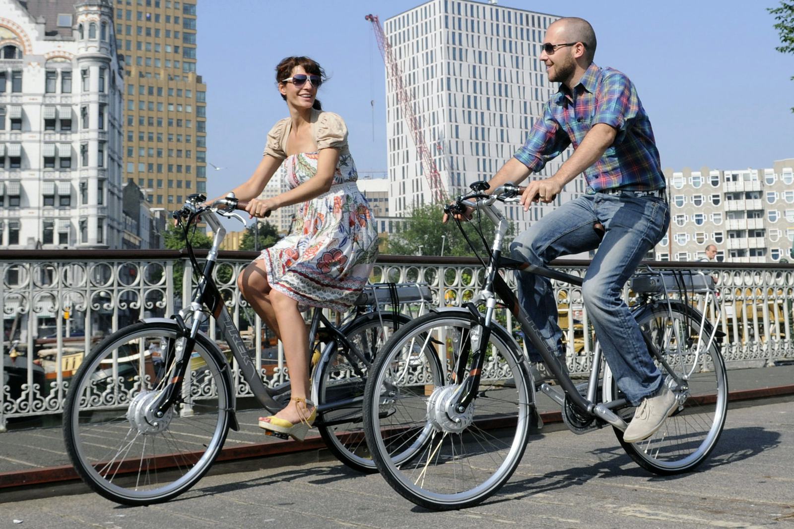 E-bikes blijven goed verkopen, maar dankzij een daling van de gemiddelde verkoopprijs is de omzet onder druk komen te staan.