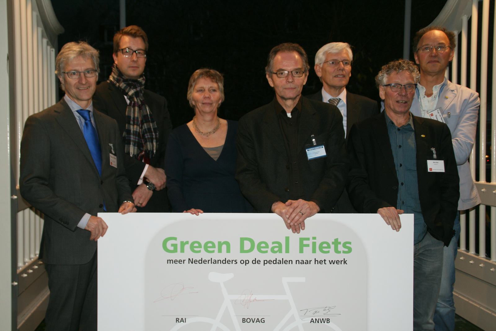 Op het Nationaal Fietscongres in Amersfoort ondertekenden het ministerie van Infrastructuur en Milieu samen met RAI Vereniging, BOVAG, ANWB, Fietsersbond en Natuur en Milieu gezamenlijk de Green Deal Fiets.