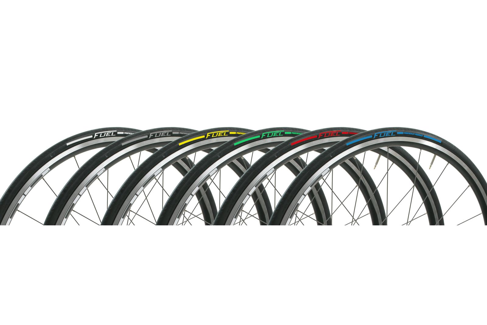 De Yaw Fuel is een all-weather plooibare draadband met belettering in zes kleuren.