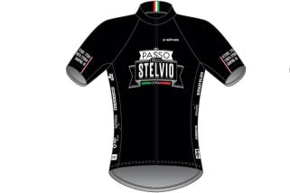 Op het 'Passo dello Stelvio'-shirt staat een verwijzing naar de hoogte (2.758 m), de lengte (22 km) en het aantal haarspeldbochten (40).