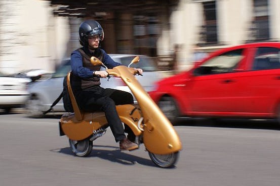 Voor lichte e-scooters wordt een grote toekomst voorspeld. En als die ook nog eens vouwbaar is…