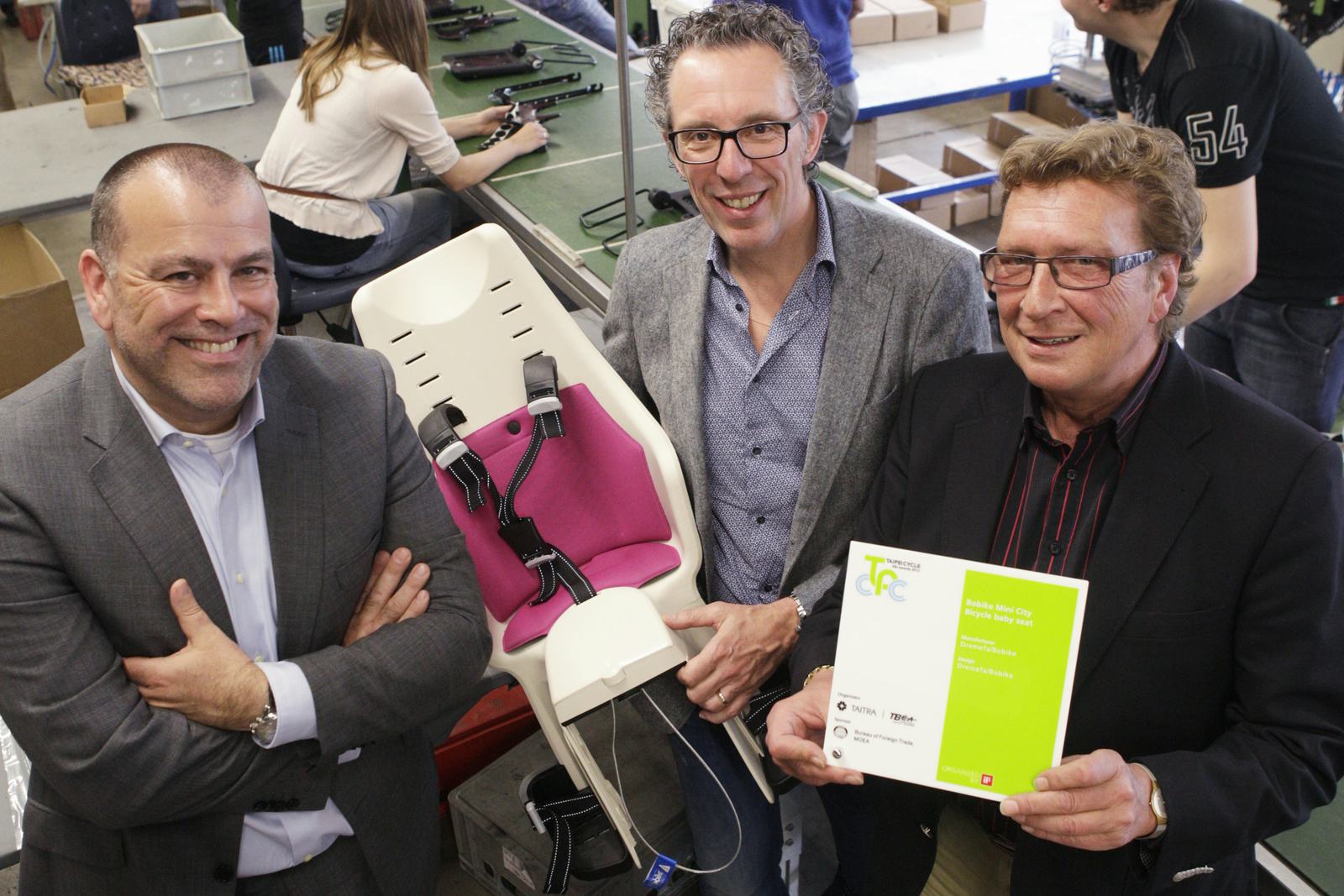 Het Bobike management, vlnr Rob Beset, Ronald Scheppink en eigenaar Hans Drexler, onderkent het belang van Digitaal Samenwerken Tweewielerbranche.
