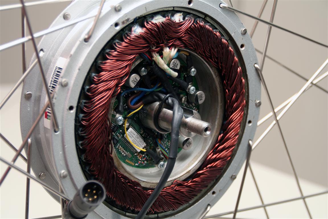 Naafmotor met geïntegreerde controller.