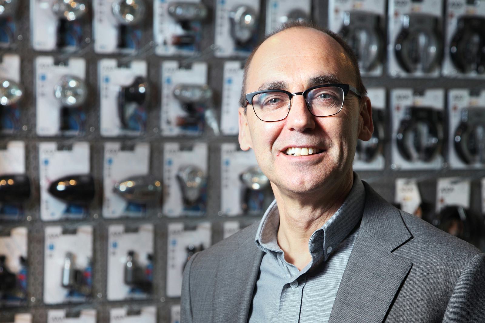 Peter van Vlijmen verlaat AXA op 1 april a.s. na er 5 jaar directeur geweest zijn.