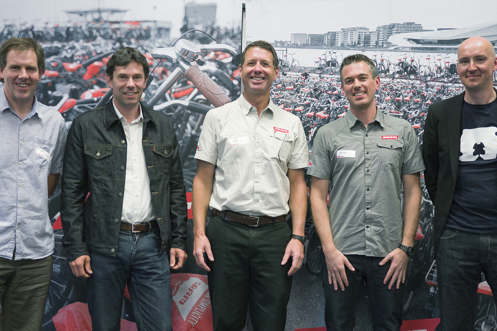 De leden van het discussiepanel (vlnr): Kevin Mayne (ECF), Stephan Augustin (BMW), Stan Day (SRAM president en oprichter), Gaetan Vetois (SRAM European Marketing Manager), John Kock (Springtime).