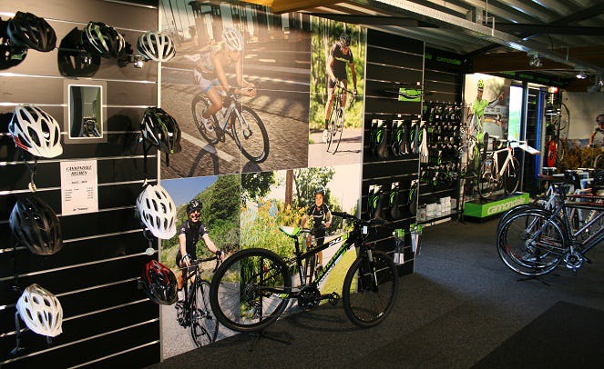 De eerste verdieping van de Pedaleur is ingericht als Cannondale concept store.