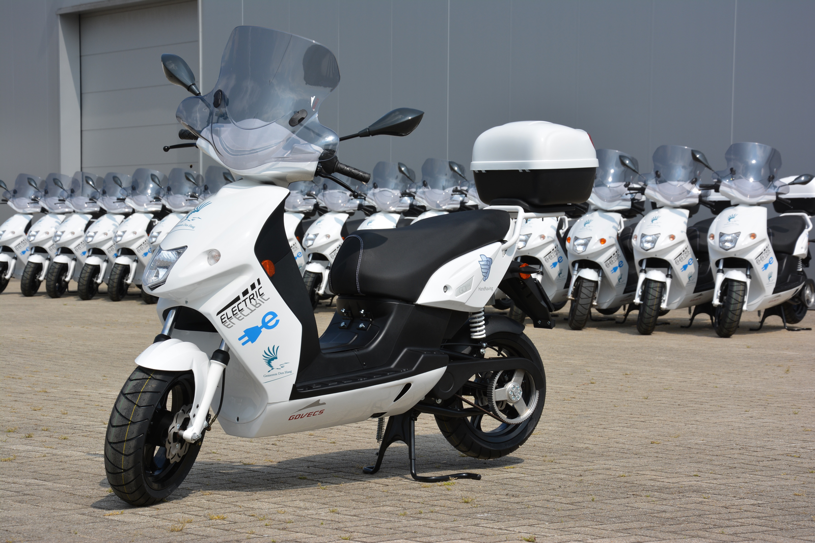 De verkopen van elektrische scooters, maar ook van bromfietsen met verbrandingsmotor, verlopen moeizaam.