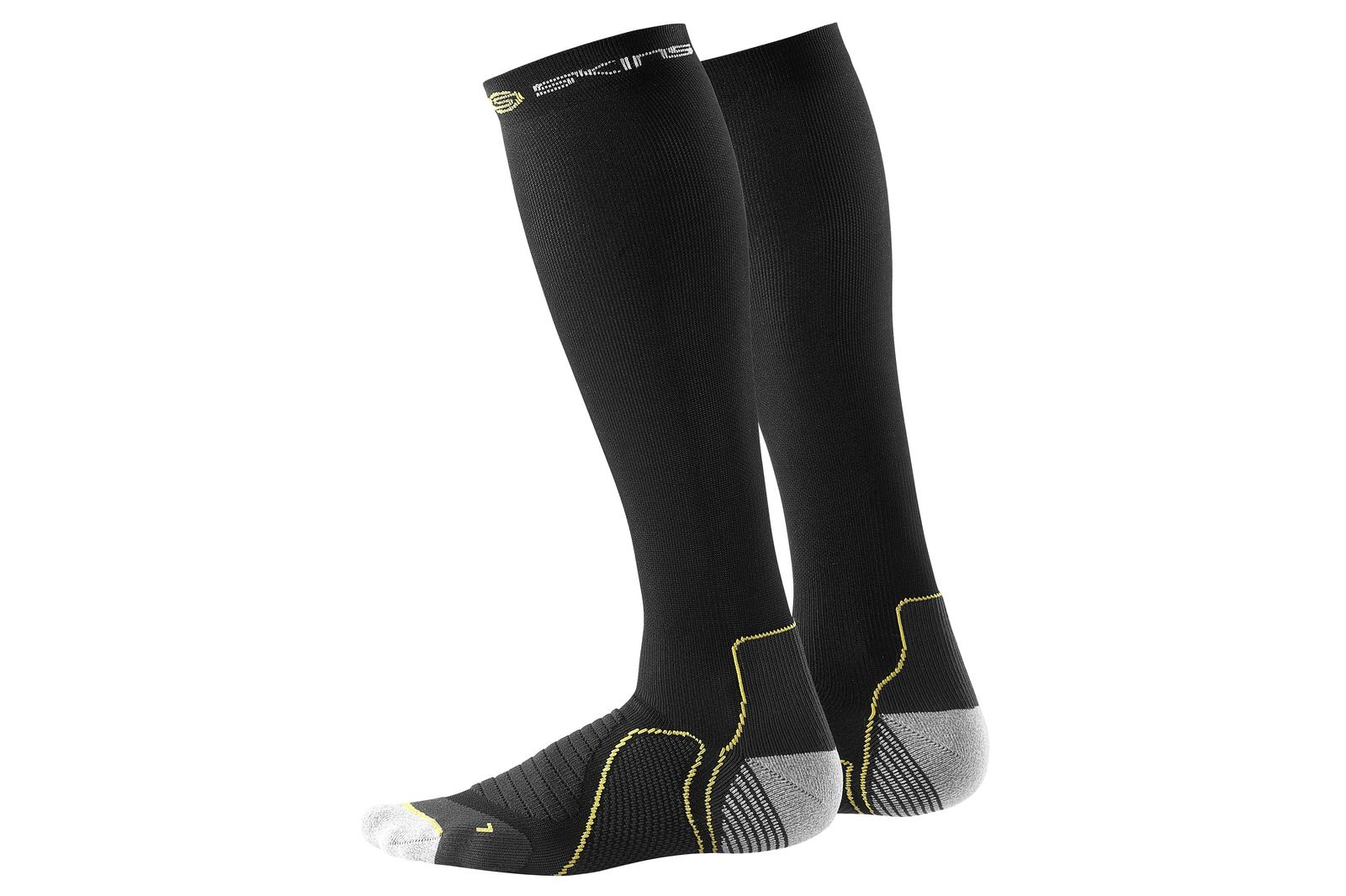 Speciale compressie en stimulering van de bloedcirculatie kenmerken de Skins-sokken.