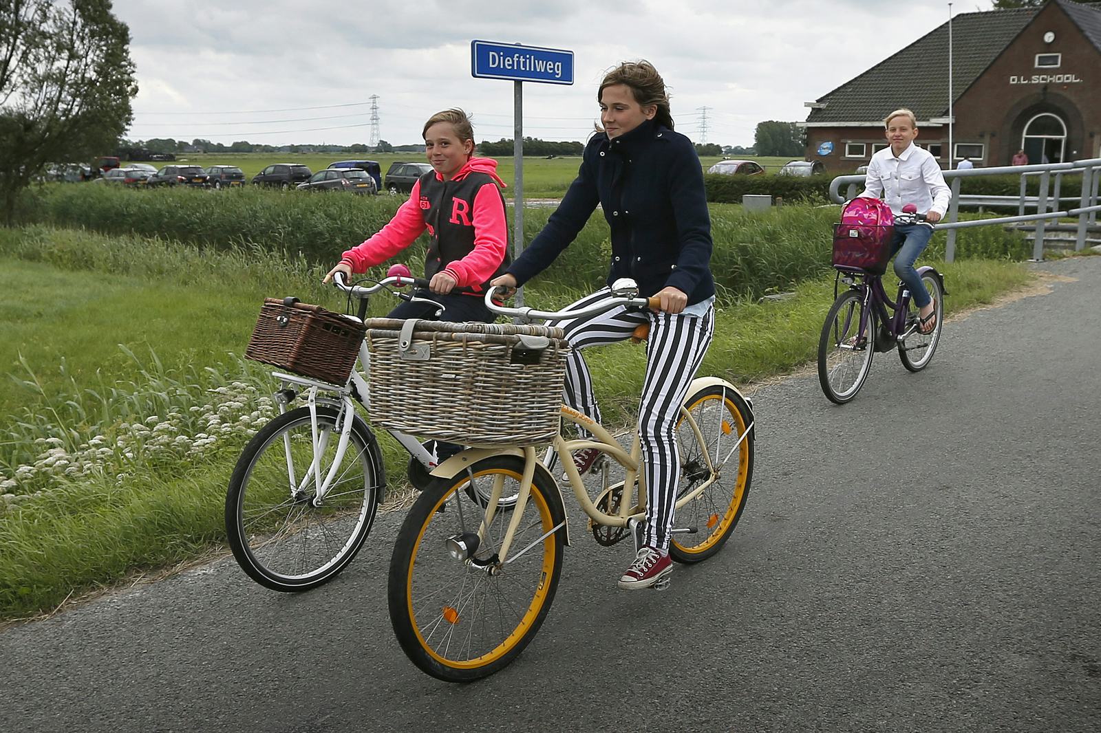 Dat de scholen weer zijn begonnen, is terug te zien in de verkoopcijfers van fietsen: die vallen tegen.