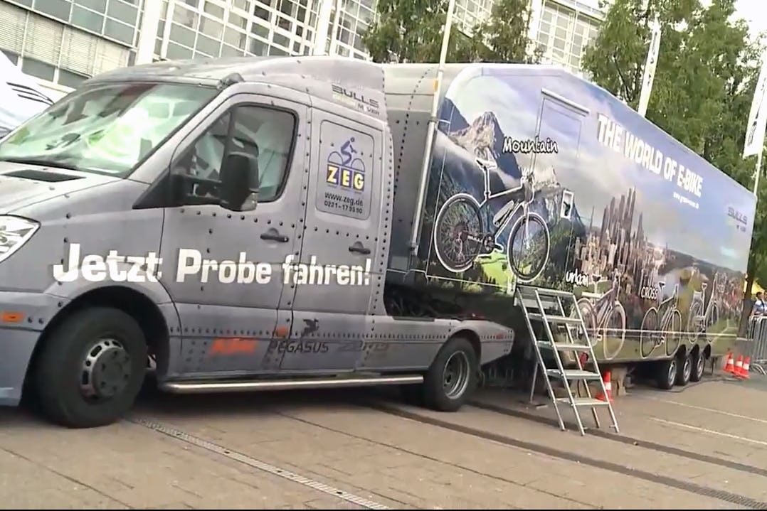 De fietsindustrie loopt vooruit op de automobile industrie wat betreft e-mobility concepten”, stelt één van de ZEG vertegenwoordigers op de auto show in Frankfurt.