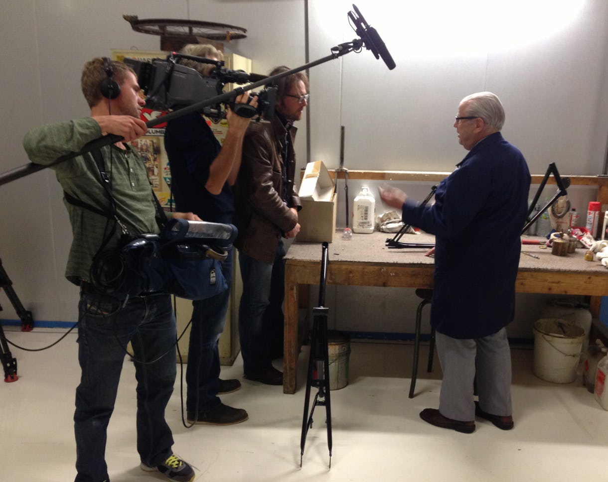 Al 69 jaar werkt Henk Kluver bij Van Raam, producent van aangepaste twee- en driewielers.