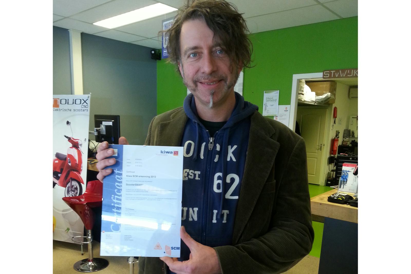 Steven van Wijk van ScooterSMART Almere was als eerste scooterdealer SCM-gecertificeerd voor het ScootSecure-systeem.