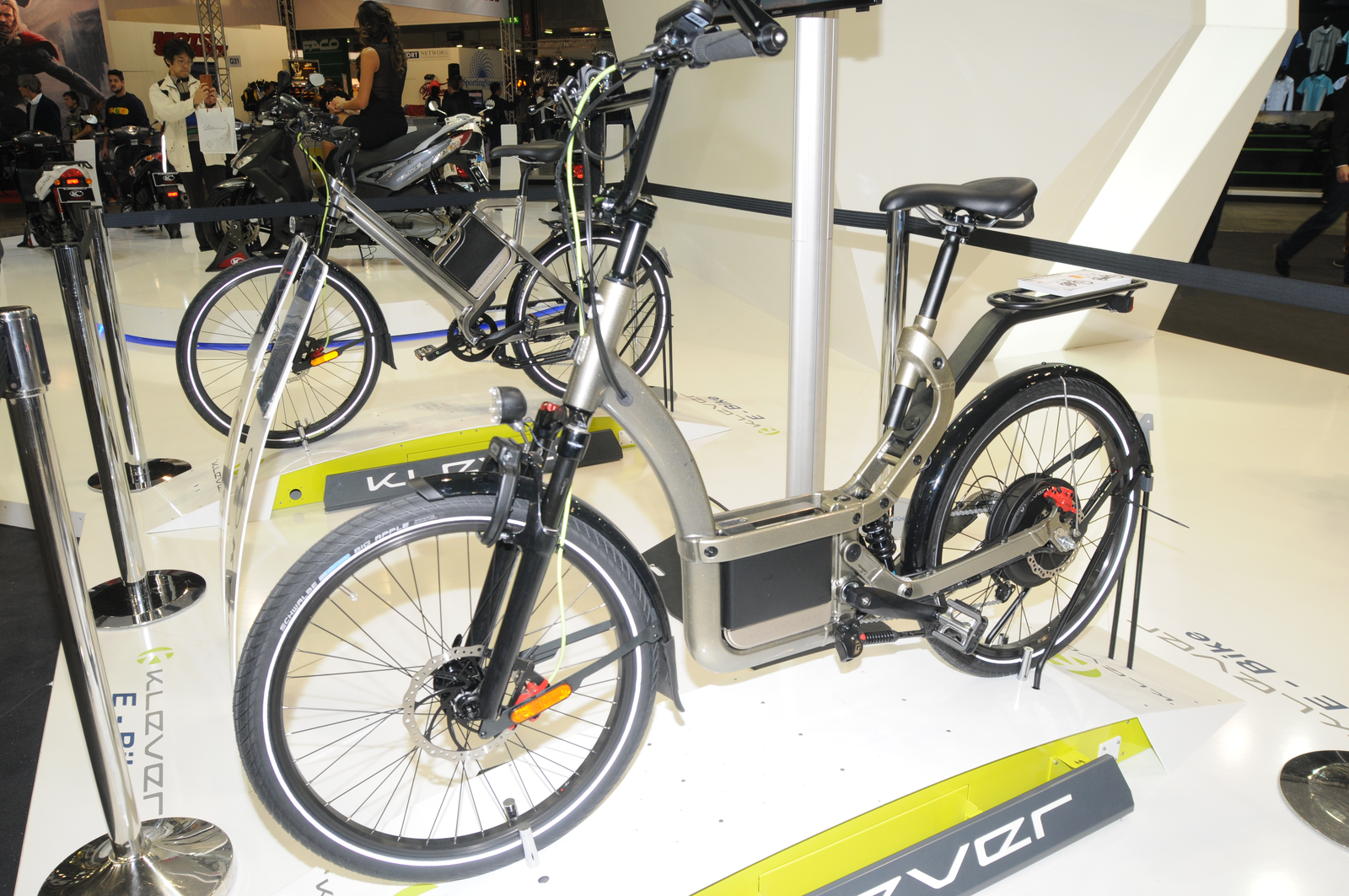 Klever e-bikes worden gemaakt door de Taiwanese scooterfabrikant Kymco.De verkoop van Klever e-bikes gaat verlopen via internet.