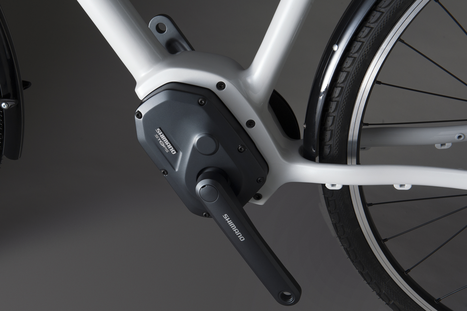 De nieuwe middenmotor is bedoeld voor e-bikes van modeljaar 2015.