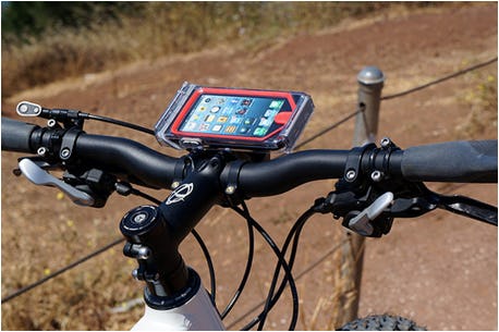 De CycleX brengt de Optrix in de juiste stand voor een ideaal uitzicht tijdens het fietsen waardoor foto’s maken en filmen simpel wordt.