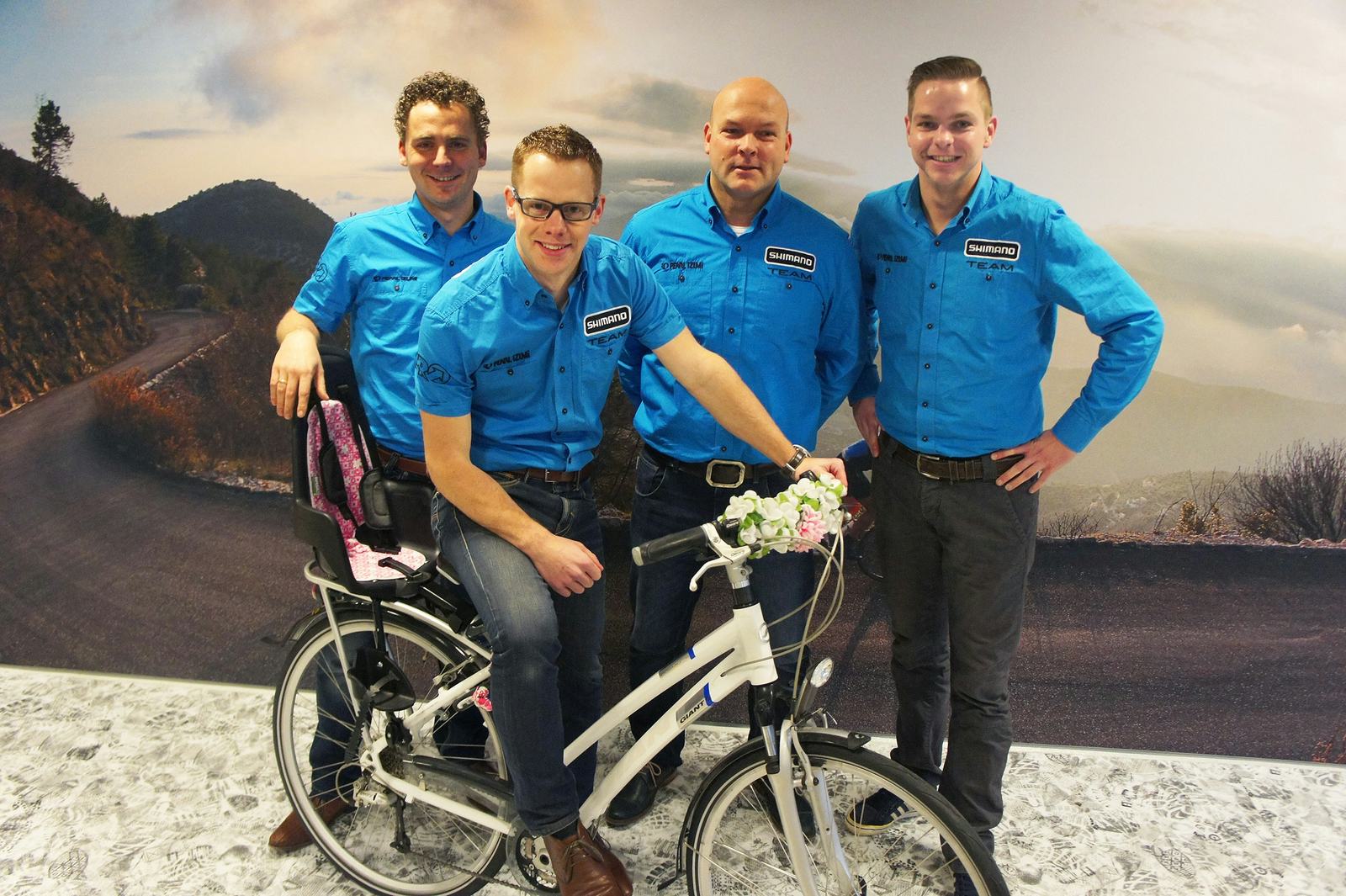 Het nieuwe Shimano sales team city/trekking met van links naar rechts: Reinder Veenstra, Rob Koopmans, Wilco Sneiders en Frederik Beuving.