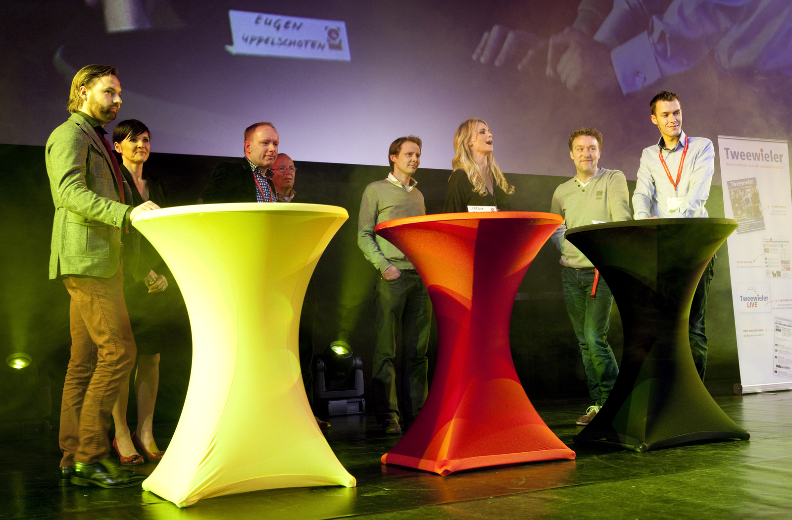 De finalisten van vorig jaar in spanning voor de uitreiking. 