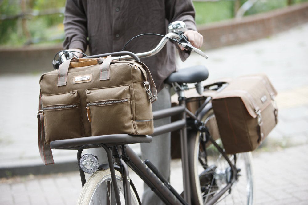 De multifunctionele Utah heeft een luxe afwerking en is verkrijgbaar in de kleuren Canvas Brown, Grey, Cool Grey en Blue.