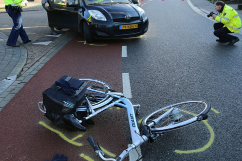 Het aantal fietsslachtoffers onder 60- tot 80-jarigen steeg in 2012 met 23%. Tweewieler publiceert in maart editie interview met minister Schultz over deze problematiek. 