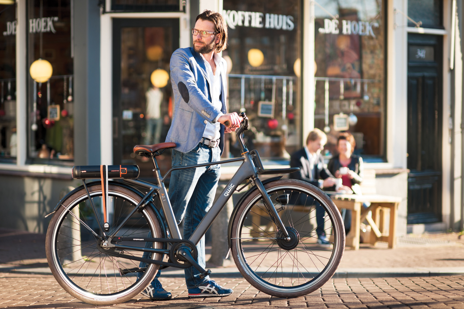 De A2.1 is met de stoere ballonbanden en voorrek een hippe elektrische stadsfiets.