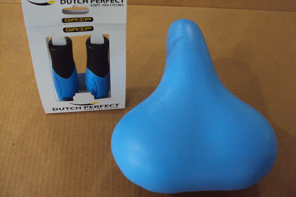 De zadels en grips zijn verkrijgbaar in vijf felle kleuren.