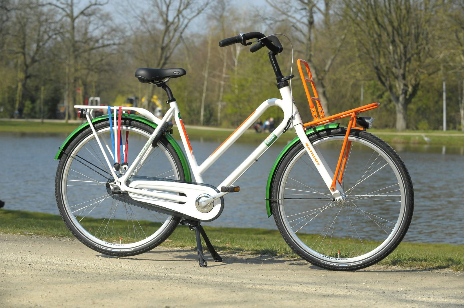 De 1.200 fietsenwinkels die zijn aangesloten bij Batavus leveren vanaf augustus de gewonnen fietsen uit aan de gelukkige deelnemers van de Postcode Loterij.