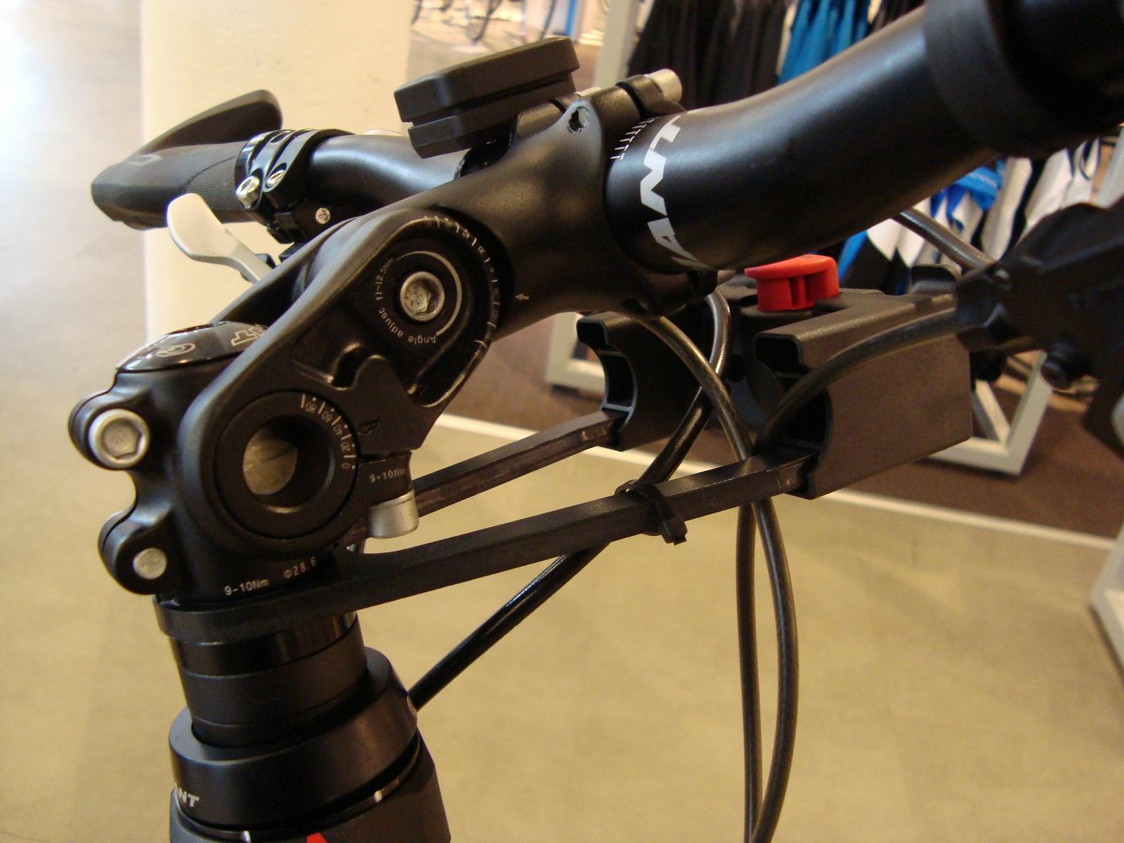 JP Trading&gineering levert handige oplossingen zoals deze montagesteun om een Clickfix bevestiging te gebruiken in combinatie met een verstelbare A-head stuurpen.