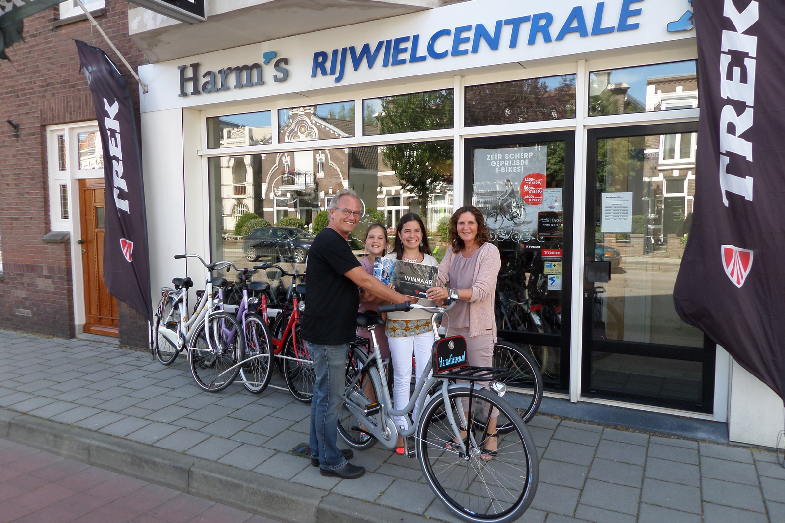 De eerste cheque van de actie ‘Verken Kopenhagen op je Copenhagen’ is inmiddels aan een gelukkige winnaar overhandigd door Harms Rijwielcentrale in Vlissingen.