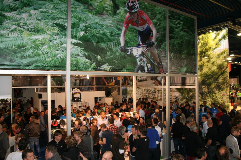Zoals elk jaar is er op Bike MOTION op zondagavond vanaf 17:00 uur weer een borrel voor alle dealers op de BBB-stand.