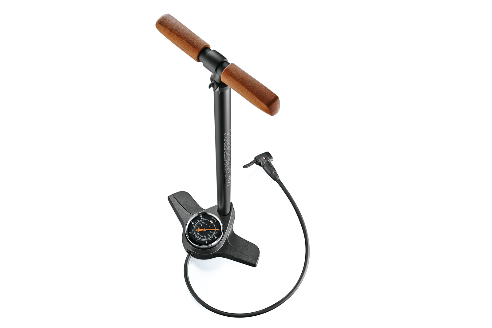 De Airmenius heeft  een uit aluminium gegoten pompvoet en een ergonomisch kurken handvat. 