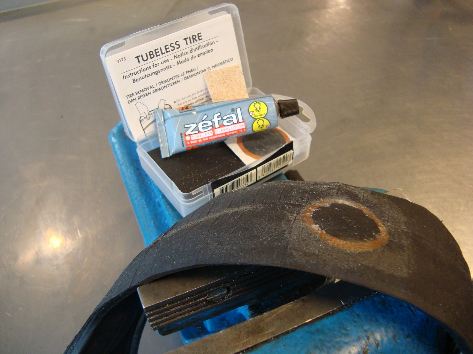 Zéfal heeft de speciale solutie en pleisters voor de reparatie van een tubeless band.