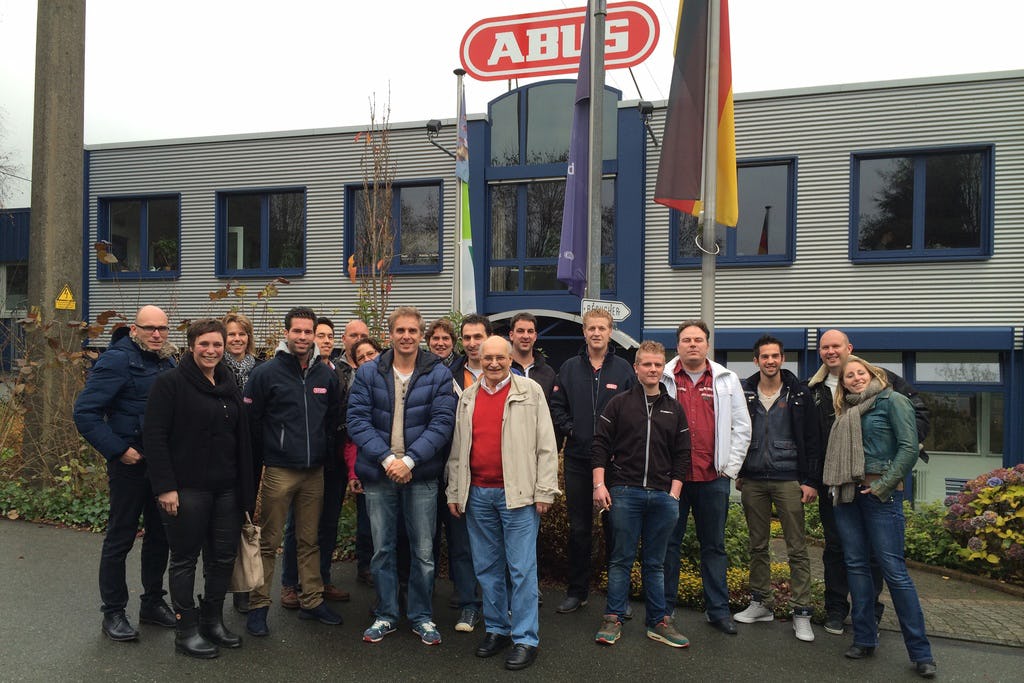 Tijdens de tweedaagse trips kregen de relaties een uitgebreide rondleiding door de productieafdelingen, de R&D-afdeling en het testlaboratorium van ABUS Rehe.