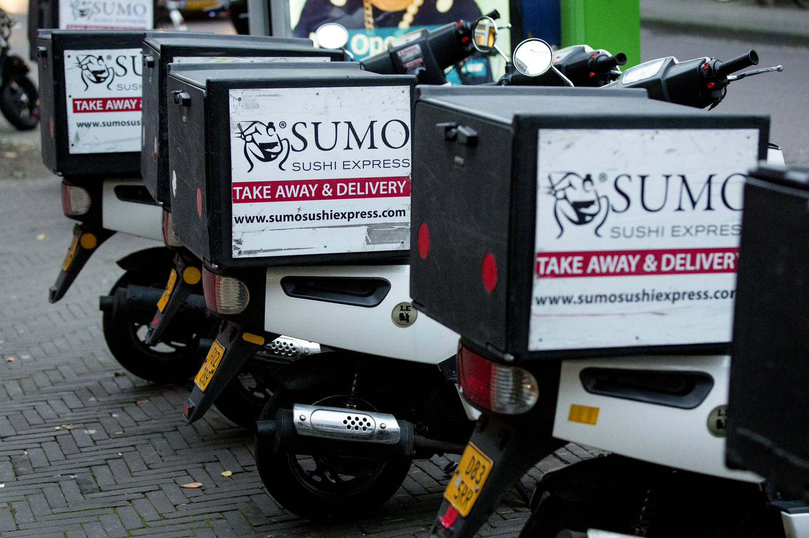 Met name elektrische bezorgscooters doen het onder druk van stedelijke autoriteiten inmiddels goed.