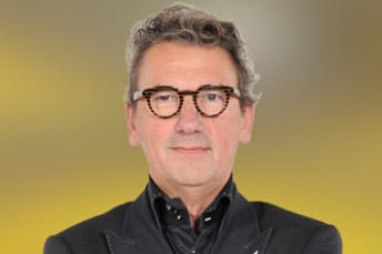 Bart van Luijk van DOOR training vertelt tijdens de Tweewieler VIP-avond hoe je de zakelijke klant benadert.