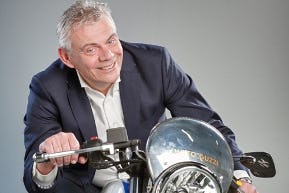 Alex van den Hoff, voorzitter van RAI Vereniging afdeling Gemotoriseerde Tweewielers, pleit voor structureel meer ruimte voor alle nieuwe soorten twee- en driewielers in de steden.