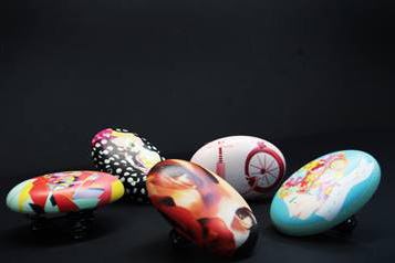 De zadels in deze collectie hebben de vorm van een rokzadel voor vrouwen, breed en zonder 'neus'.