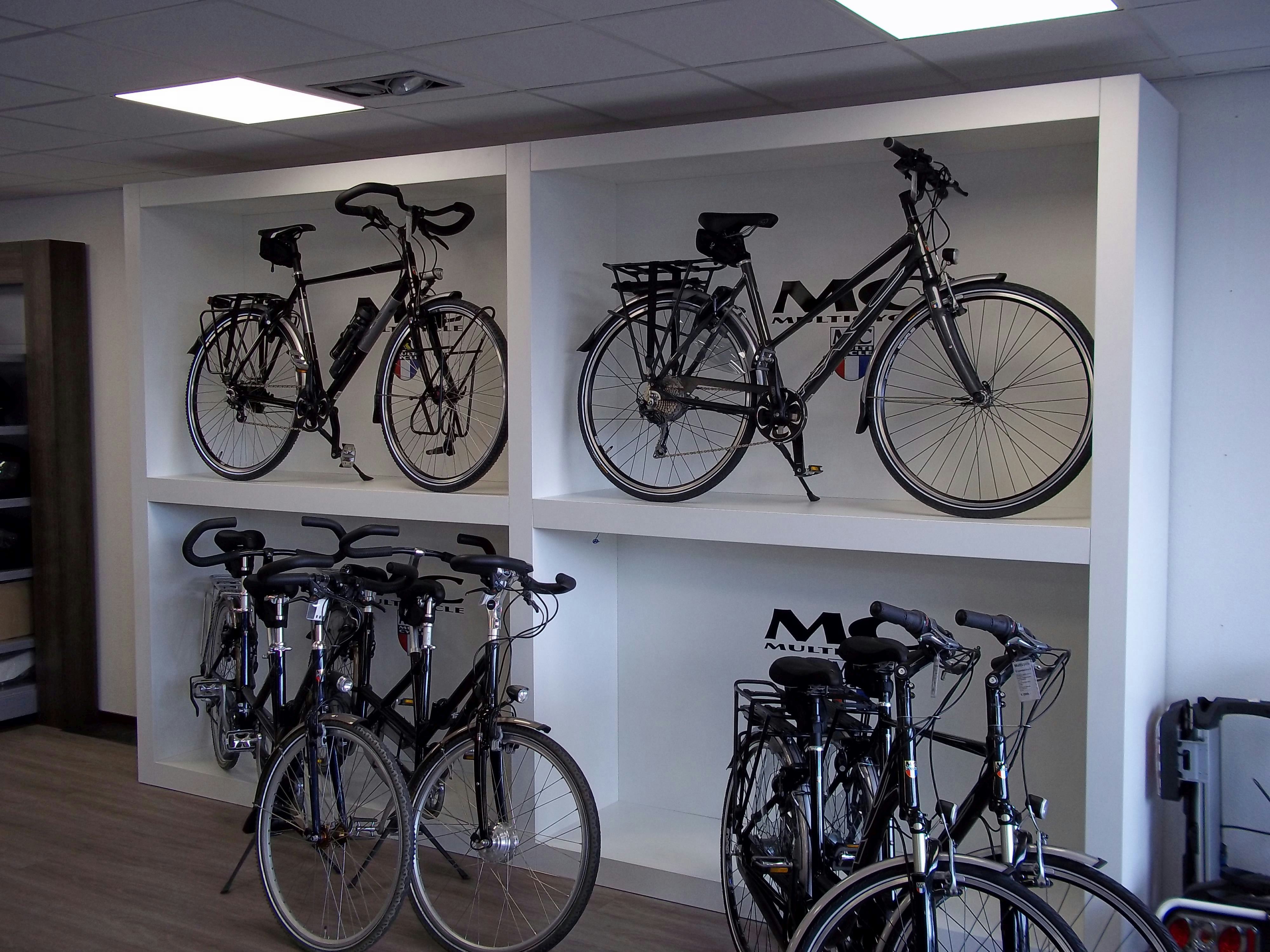 Eigenaar Arie Roelen van Arie’s Bike Shop is zeer enthousiast over de fietsen van Multicycle. Foto: Multicycle