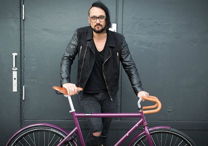 Voorjaar 2015 verscheen de nieuwe single Powder Blue van Blaudzun, de officiële titelsong voor bioscoopfilm Ventoux naar het gelijknamige boek van Volkskrant columnist Bert Wagendorp. Eerder componeerde de zanger al het nummer Bon Voyage! speciaal voor de start van de Tour de France in Utrecht deze zomer. Foto: BRIK