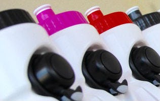 Handig voor wielrenners die geen bel op de fiets willen: de Bi-Bell. Foto: Louis Verwimp