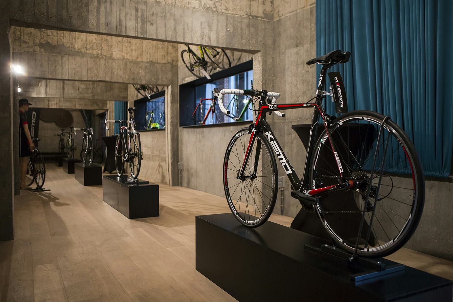 Wiki Sports, de Limburgse fietsenimporteur en distributeur van hoogwaardige accessoires en kleding, heeft in Hasselt zijn nieuwe showroom en experiencecentrum geopend.