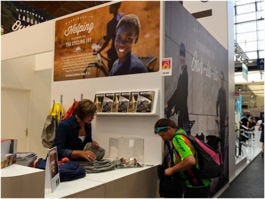 De Basil Promobag is inmiddels een bekend fenomeen op de Eurobike. Teneinde de geliefde gadget te bemachtigen, werd een vrijwillige donatie vanaf € 3,- gevraagd. Foto: Basil